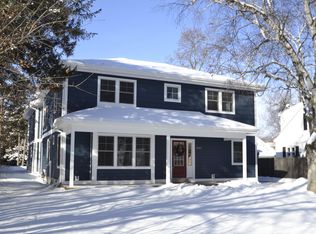 8109 N Whitney Rd, Fox Pt, WI 53217