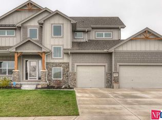 18912 Alder Dr, Omaha, NE 68136