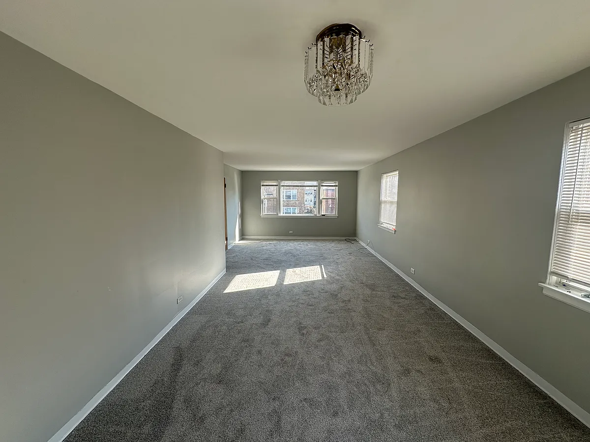 Building Photo - 2644 W Balmoral Ave #1
