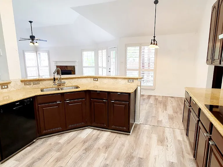 9720 Windy Hollow Dr — Photo 8
