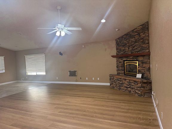 3rd image of 13425 Spring Valley Pkwy