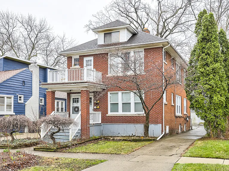 338 E Webster Ave — Photo 1