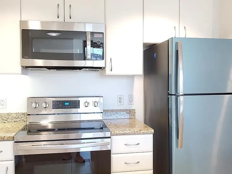 260 King St #673 — Photo 2
