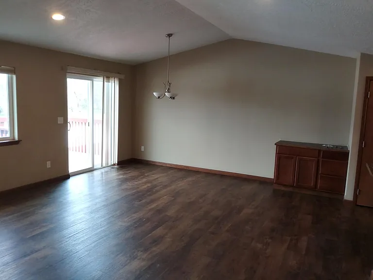 18207 E Montgomery Ave — Photo 2