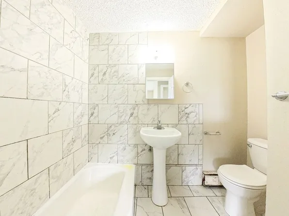 18th St Apartments, 1215 18th St #3, Perry, IA 50220