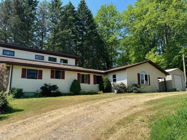 60 Poplar Ln, Russell, PA 16345