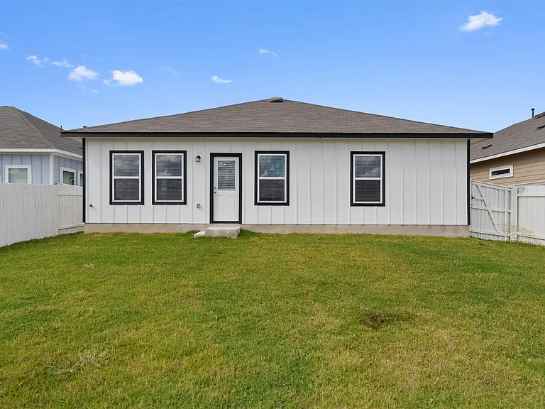 110 Keltic Dr — Photo 29