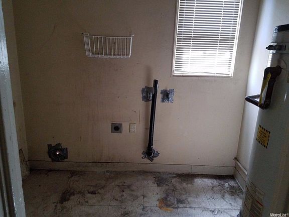 5th image of 1534 E 9th St