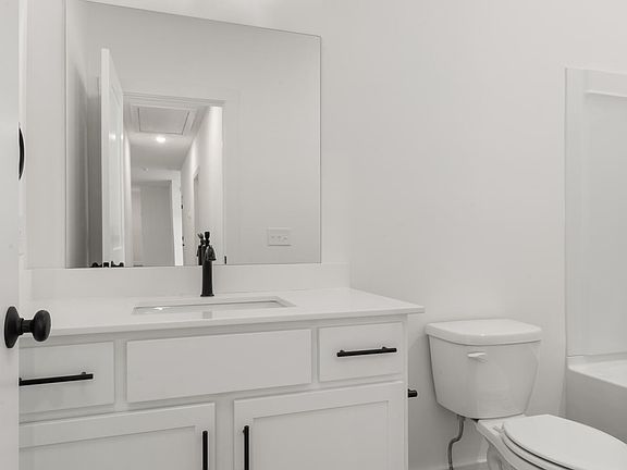 4th image of 302 Stoneview Dr