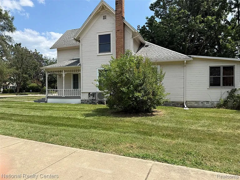 825 W Main St — Photo 19