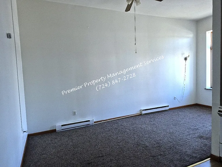 518 W Cunningham St — Photo 8