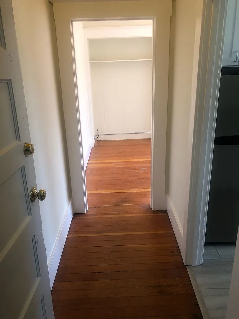 Updated Top Floor Studio apartment with Gorgeous 270-Degree Views of Bernal Heights — Photo 2