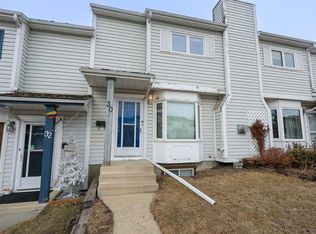 30 S Ellenwood Dr, Red Deer, AB T4R 2E3