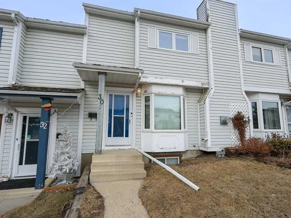 30 S Ellenwood Dr, Red Deer, AB T4R 2E3