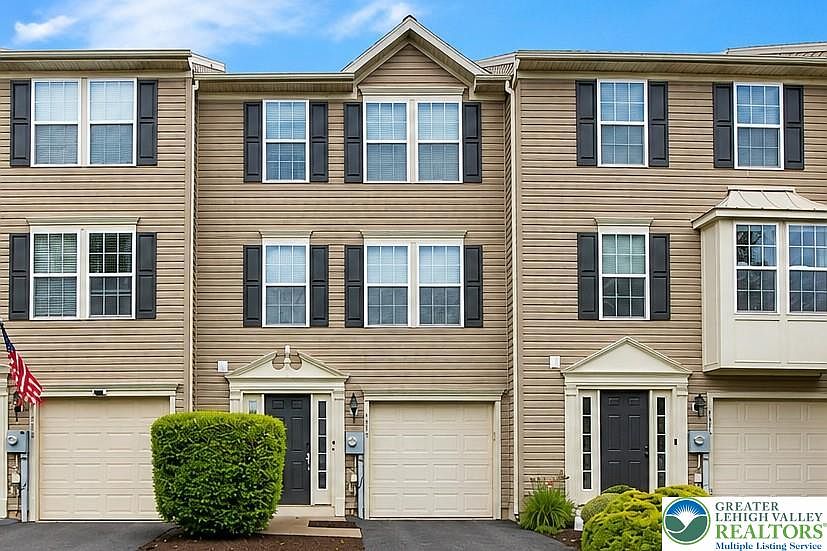1st image of 1079 Sparrow Way