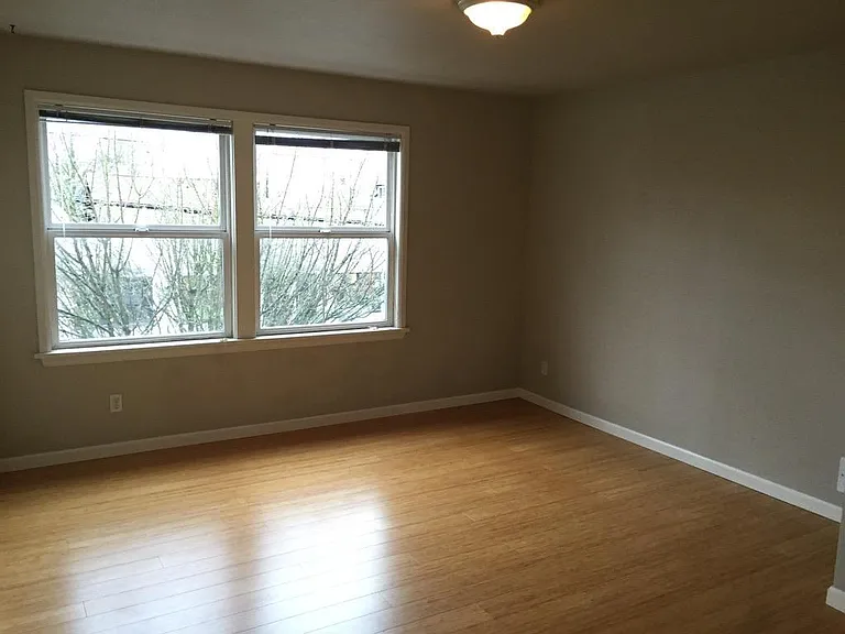 6410 1/2 Phinney Ave N #4 — Photo 2