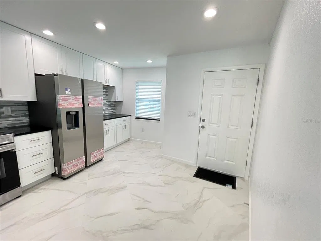 2 bed, 2.0 bath, 1000 sqft, $1,950 — Photo 2