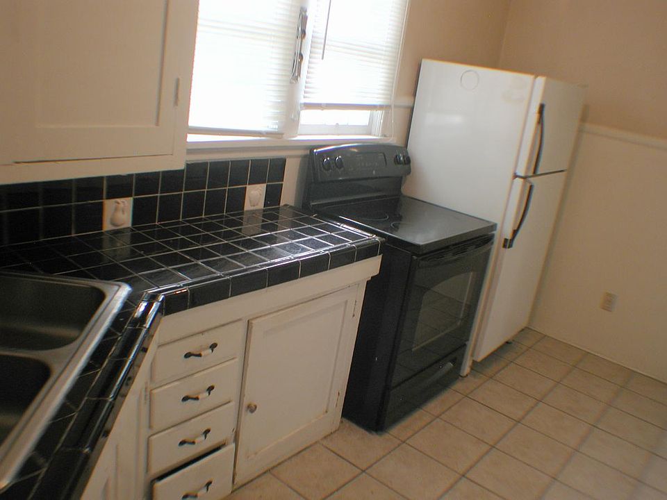 2 Kitchen View 1_09162013