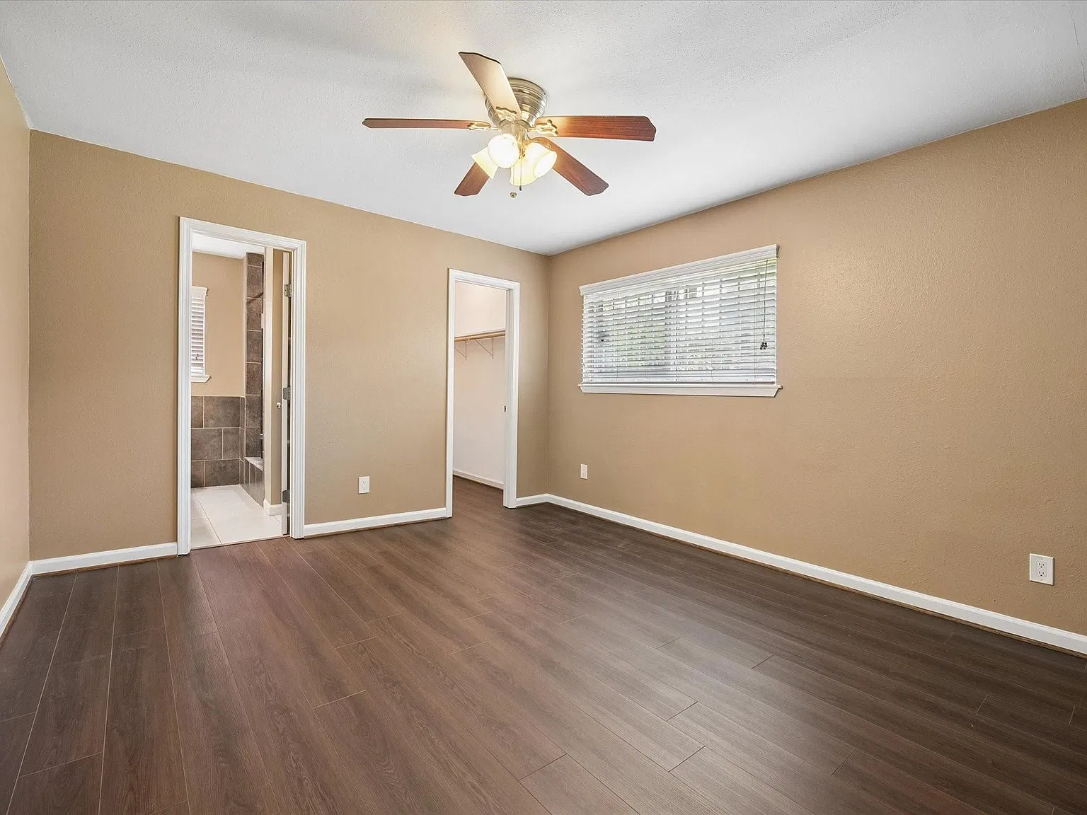 3 bed, 2.0 bath, 1619 sqft, $1,995 — Photo 4