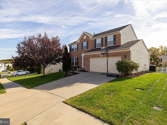 2nd image of 5412 Silver Maple Ln