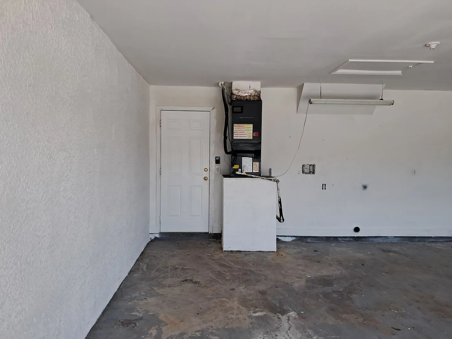 Beautiful Lehigh Home $500 off 1st month rent — Photo 2