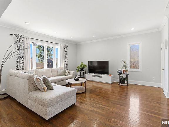 5th image of 171 Madison Street