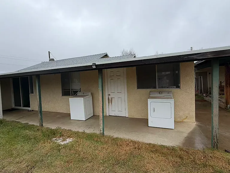 38618 Vineland St — Photo 1