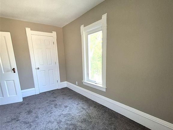 5th image of 213 Summit St SW