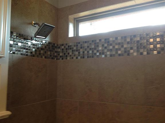 3rd image of 121 Germantown Cir