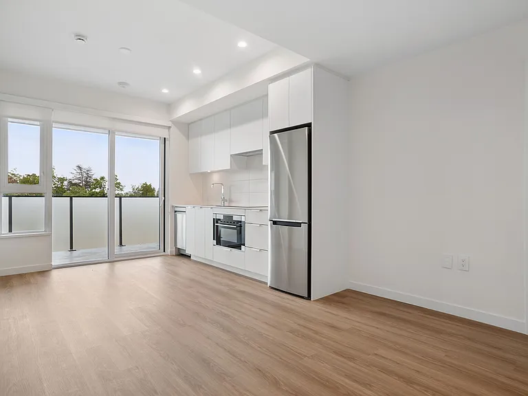 277 W 42nd Ave — Photo 8