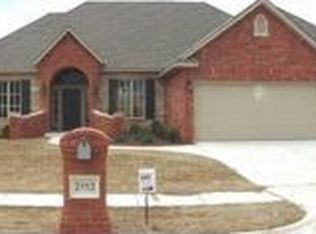 3113 White Cedar Dr, Moore, OK 73160