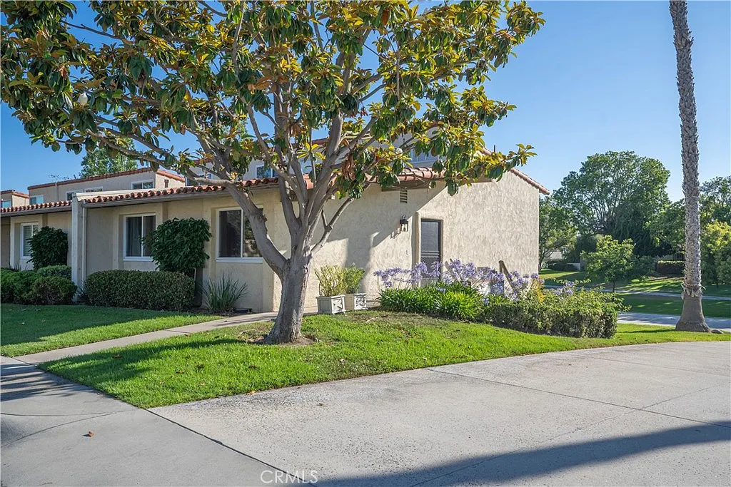 2 bed, 882 sqft, $4,500 — Photo 1