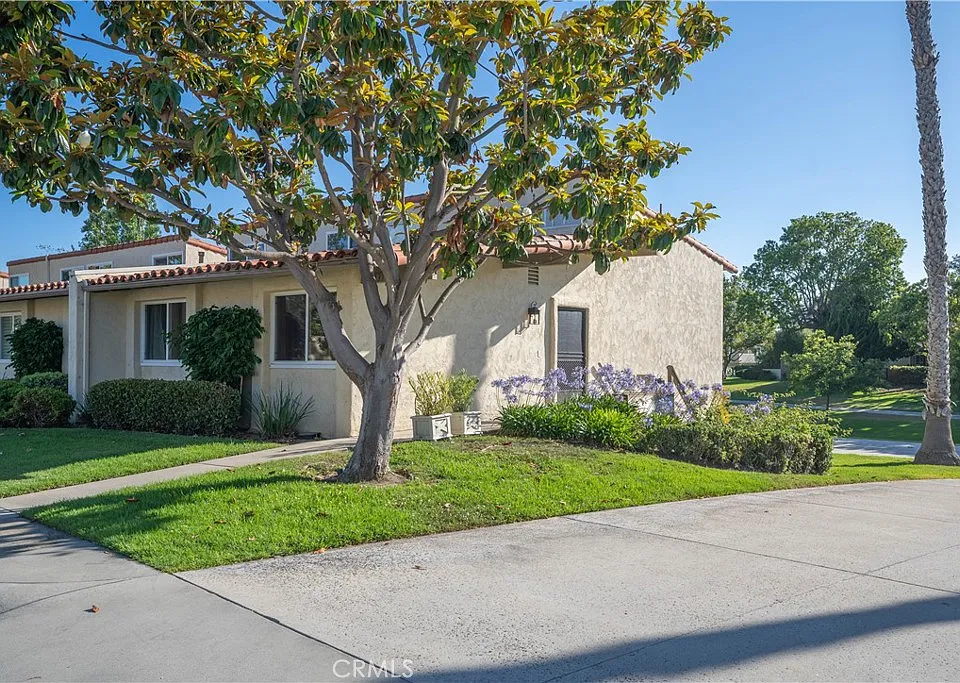 2237 Vista Huerta