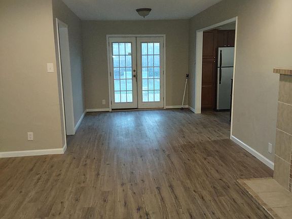 2nd image of 218 W Montana Ave