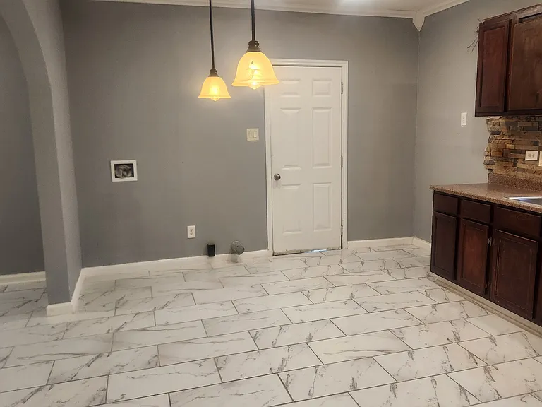 334 Barrett Pl — Photo 3