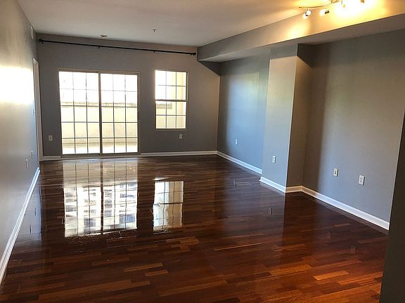 5th image of 925 N Lincoln St #4A-S