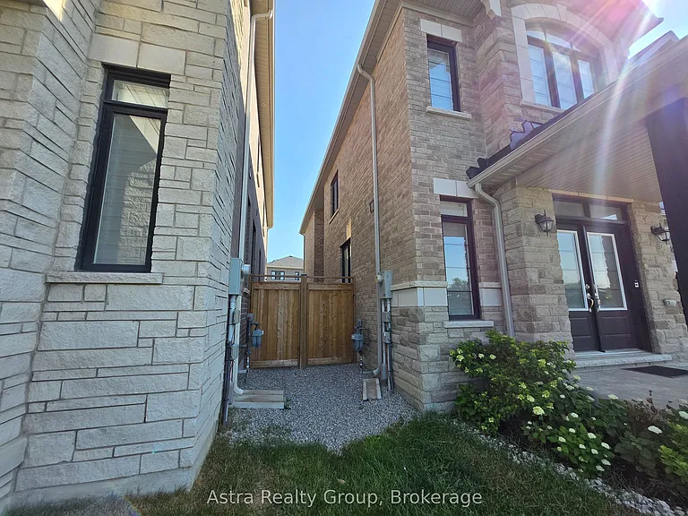 105 Coldwell Bay Cir — Photo 3