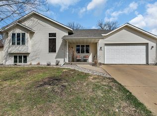725 Graham St SW, Hutchinson, MN 55350