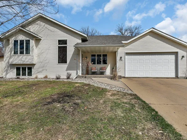 725 Graham St SW, Hutchinson, MN 55350