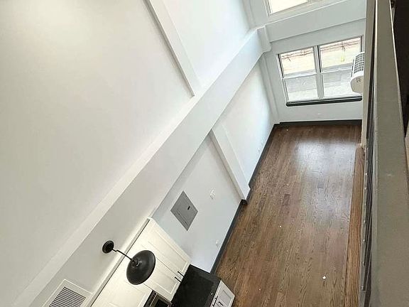 4th image of 2322 Tilden Ave #8