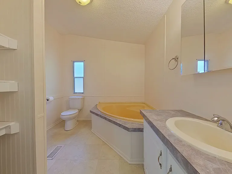 12-web-or-mls-8 Main Bathroom-4_04132026