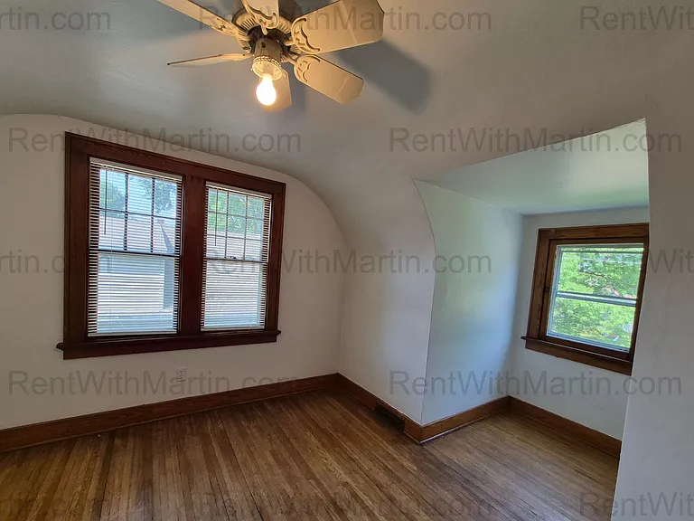137 Hope Ave — Photo 17
