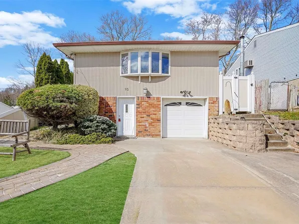 15 Brentwood Avenue, Farmingville, NY 11738