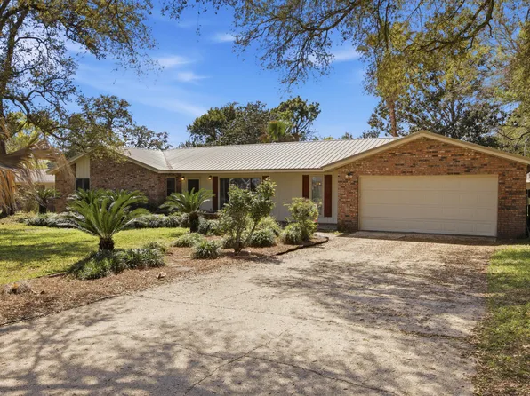 157 Country Club Rd, Shalimar, FL 32579