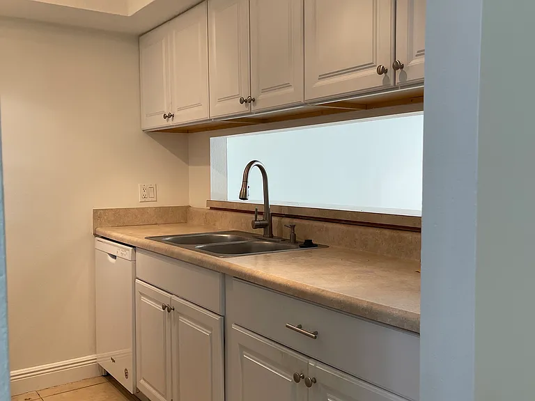 3932 Freedom Ave — Photo 4