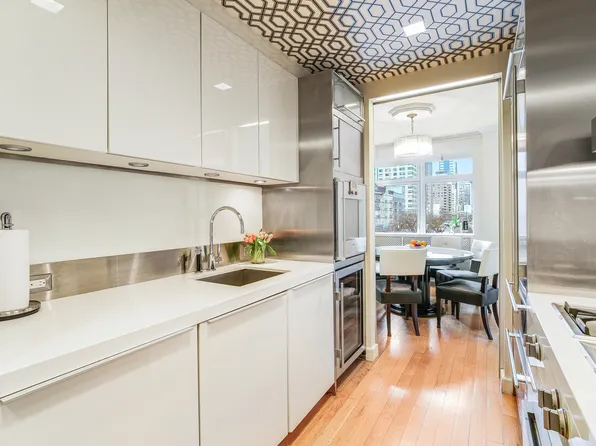 400 East 67th Street image 7 of 25