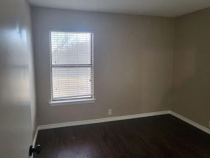 324 W Young St — Photo 13