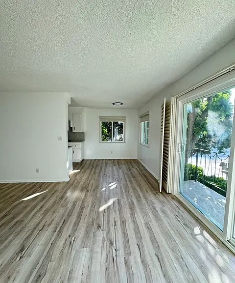 529 California Ave — Photo 2