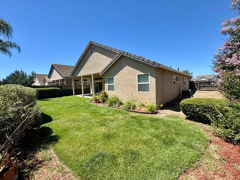 1398 Madelena Ln — Photo 33