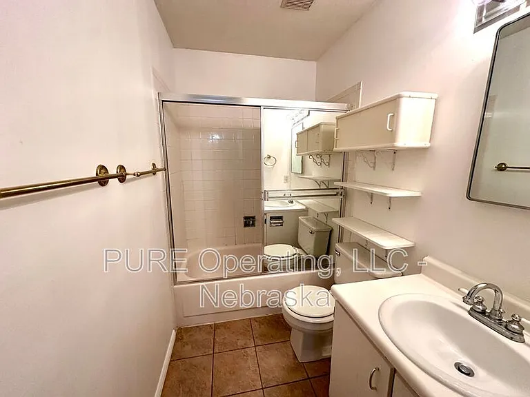 1631 N 109th Plz — Photo 31